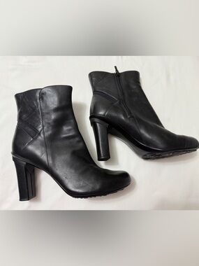 Tsubo Black Leather Heeled Ankle Boots Side Zip Comfort Booties US 8.5